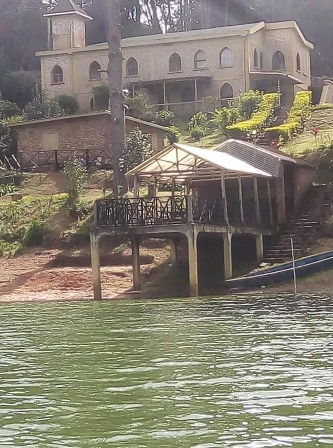 Le Chateau Du Lac De Mantasoa Exterior photo